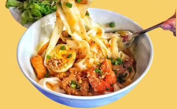 Quang-style Noodles (Mì Quảng)